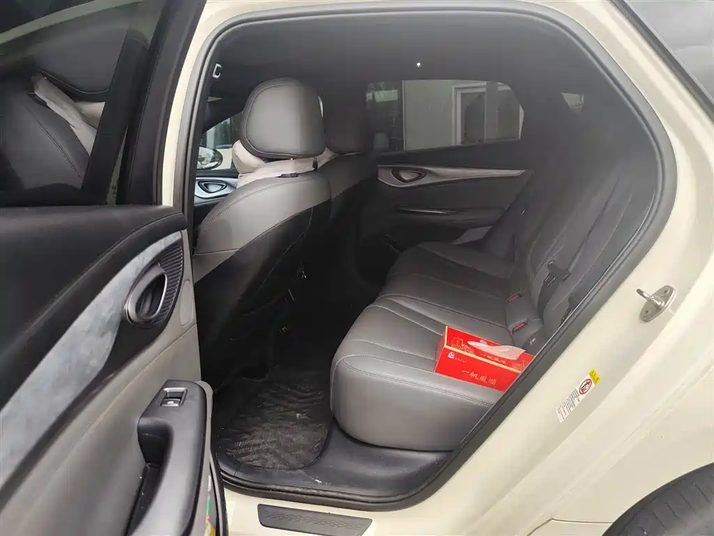 BYD Seal 2024 2024 Glory Edition DM-i 1.5L 121km Luxury