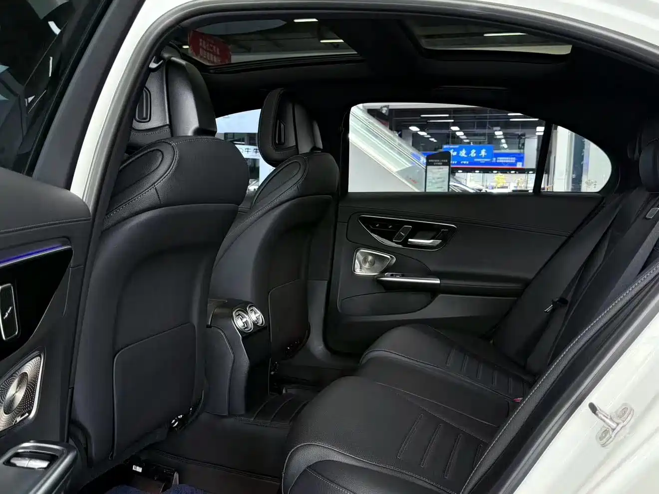 Фото 9 - Mercedes-Benz C-Class