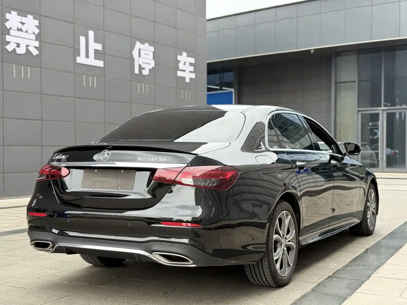 Mercedes-Benz E-Class 2023 E 300 L Sport Fashion фото 15