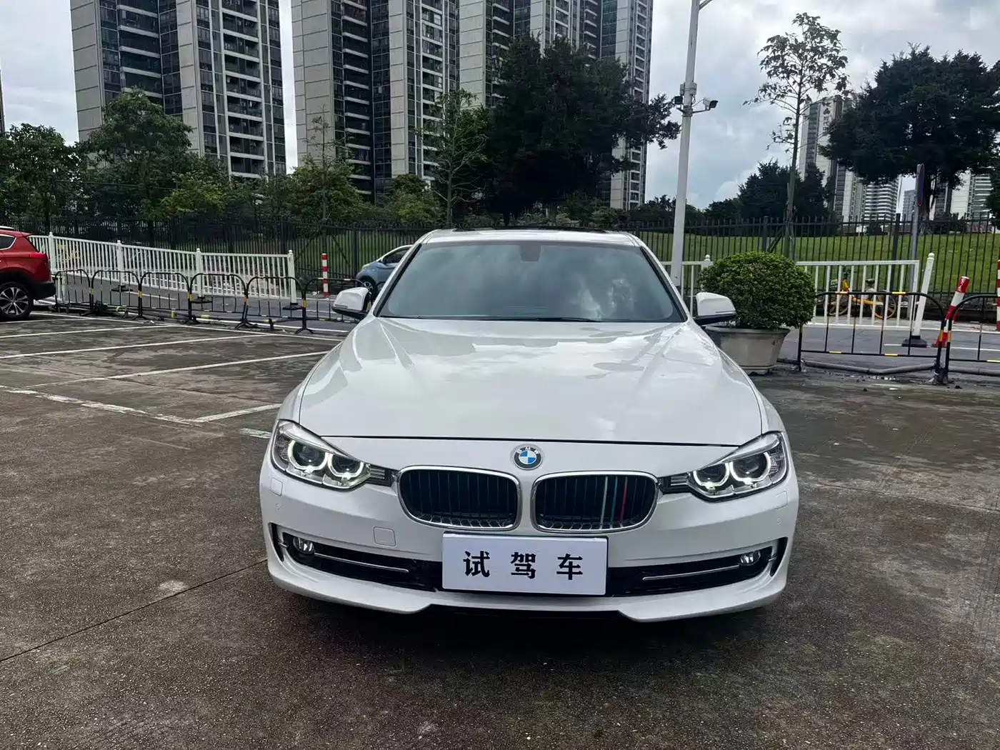 BMW 3 Series 2015 320Li Fashion фото 2