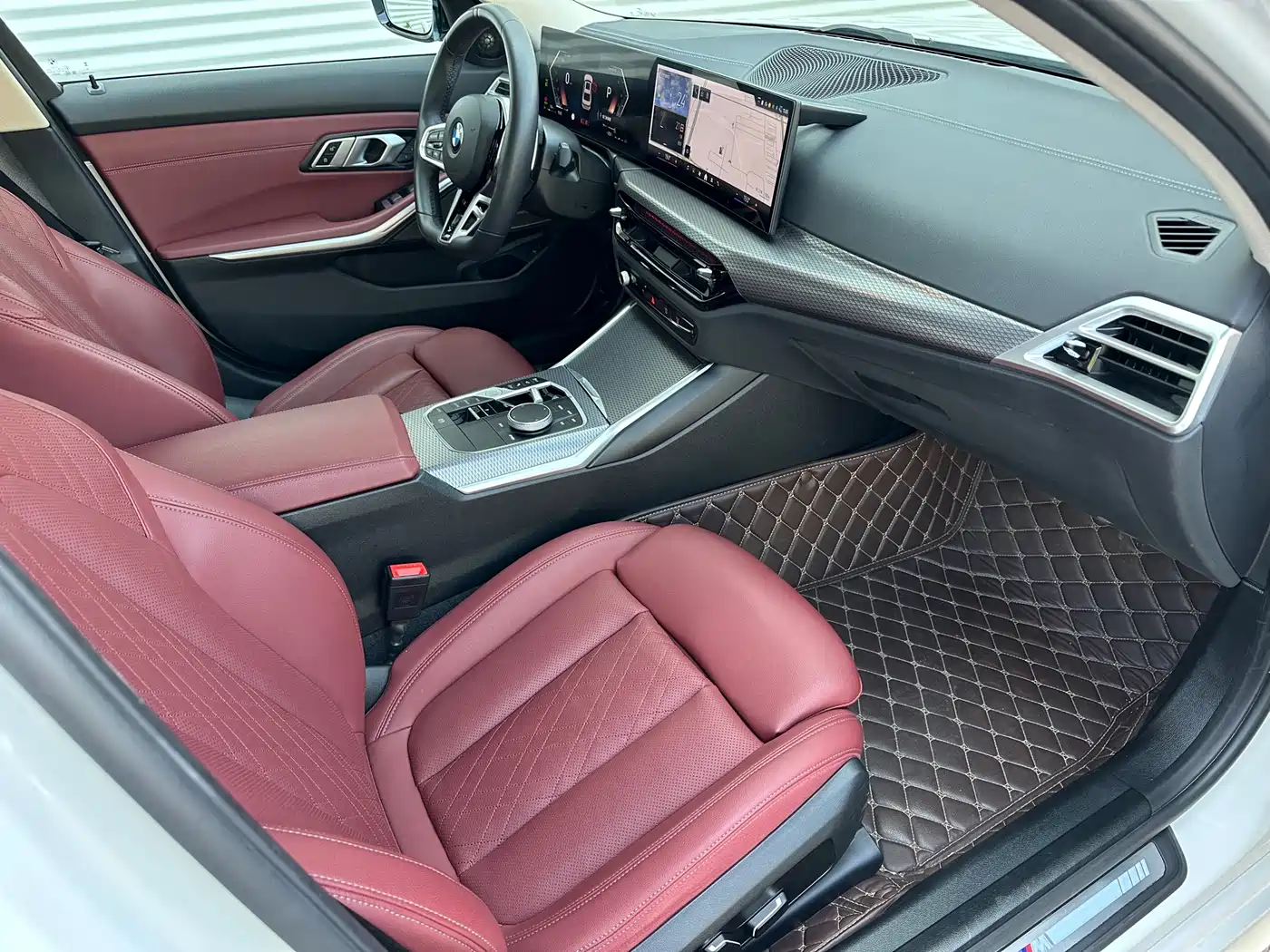 BMW 3 Series 2025 330Li M Sport Night Edition фото 7