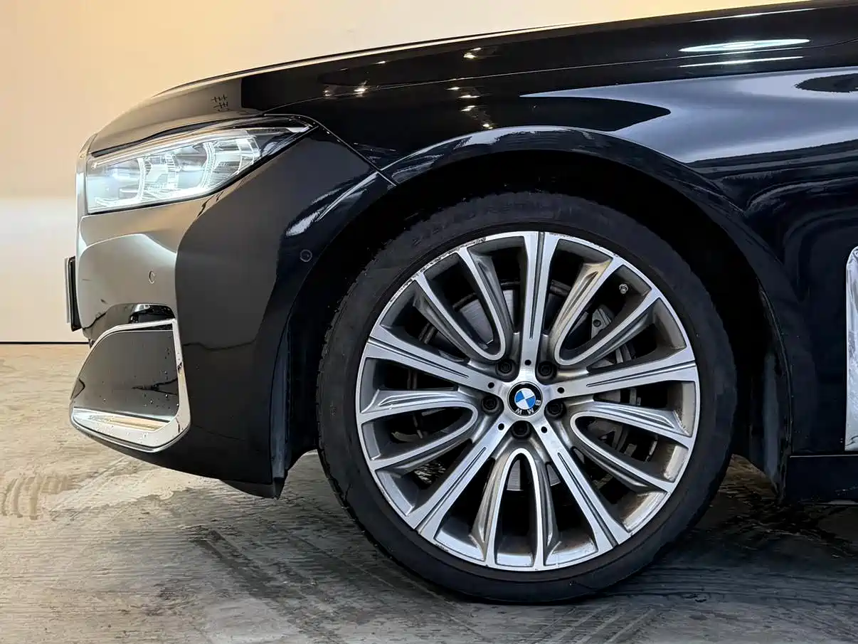 BMW 7 Series 2021 Model 740Li Leading Luxury Package фото 6