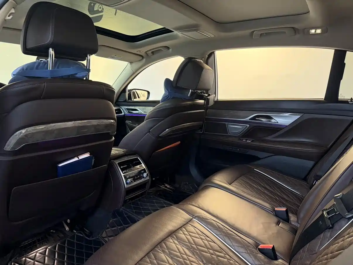 BMW 7 Series 2021 Model 740Li Leading Luxury Package фото 14