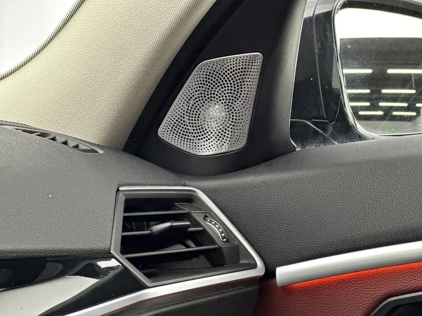 BMW 3 Series 2024 325Li M Sport Shadowline Package фото 12