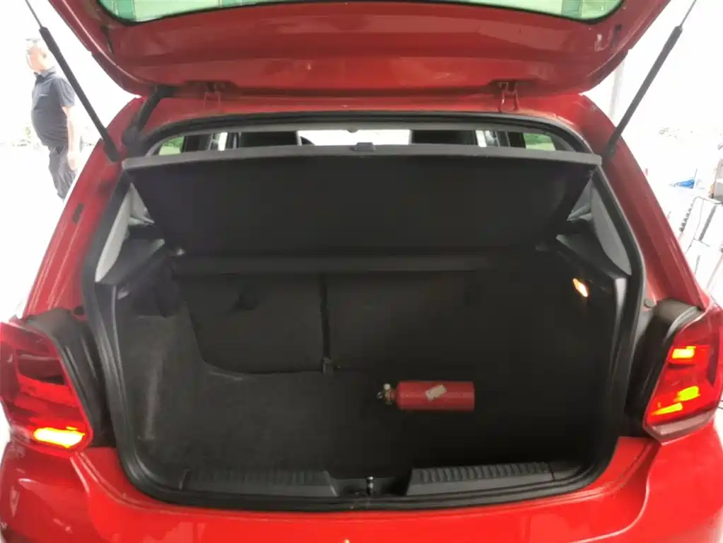 Volkswagen Polo 2014 1.6L Automatic Comfort Edition фото 19