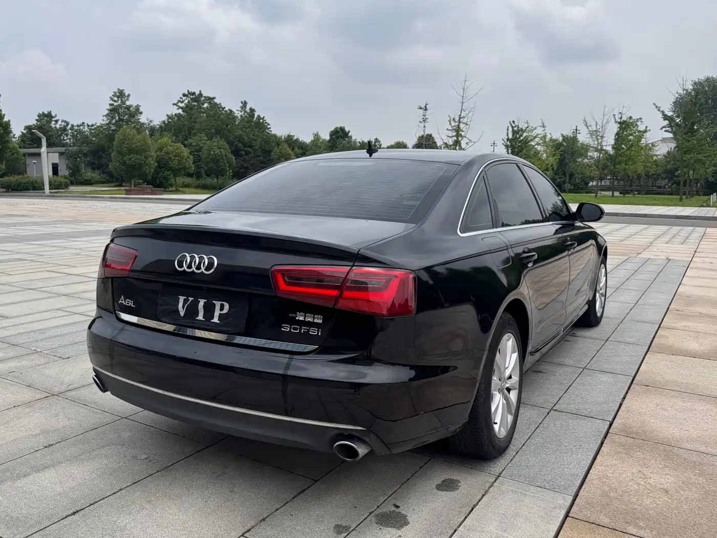 Фото 10 - Audi A6L