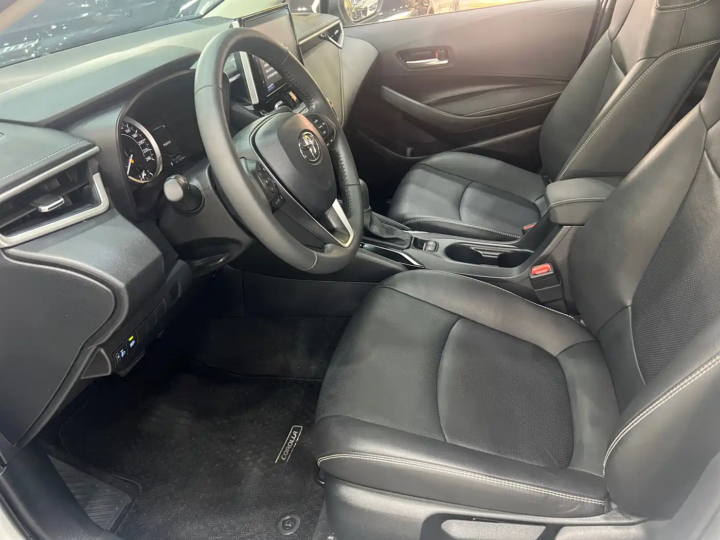 Toyota Corolla 2021 1.2T S-CVT Luxury Edition фото 8