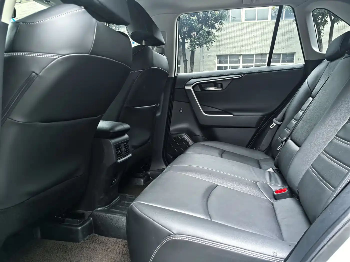 Toyota RAV4 Rongfang 2023 2.0L CVT FWD Style Plus Edition фото 7