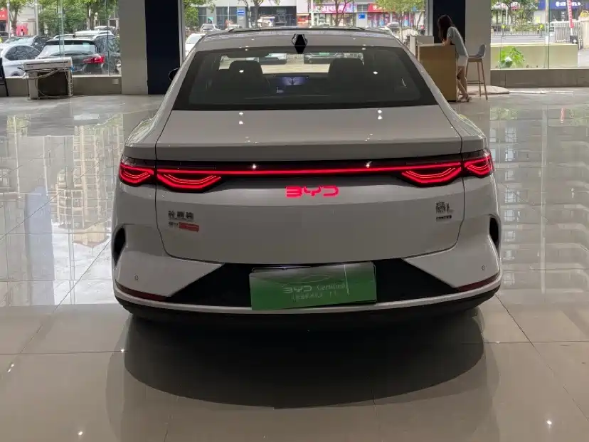 BYD Qin L 2025 EV 545KM Superior фото 4
