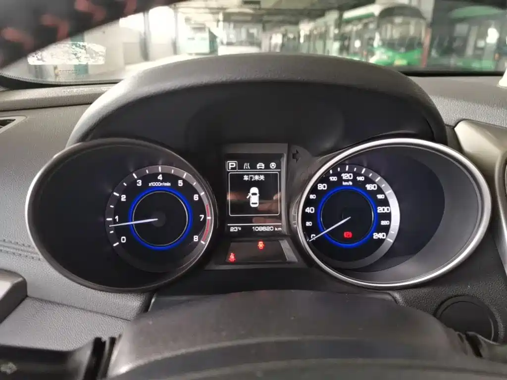 Фото 8 - Changan Eado XT