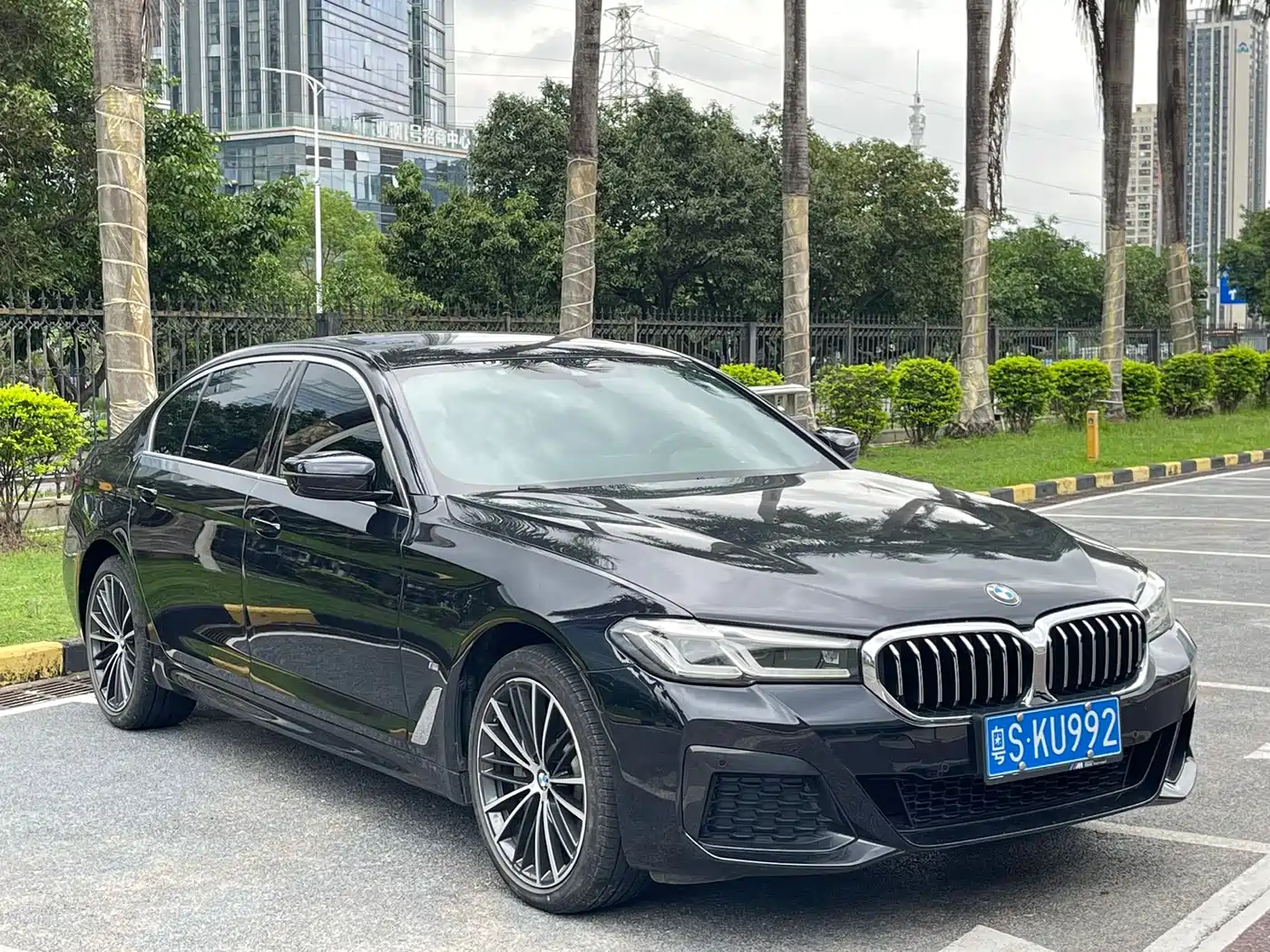 BMW 5 Series 2023 530Li Leading M Sport Package фото 3