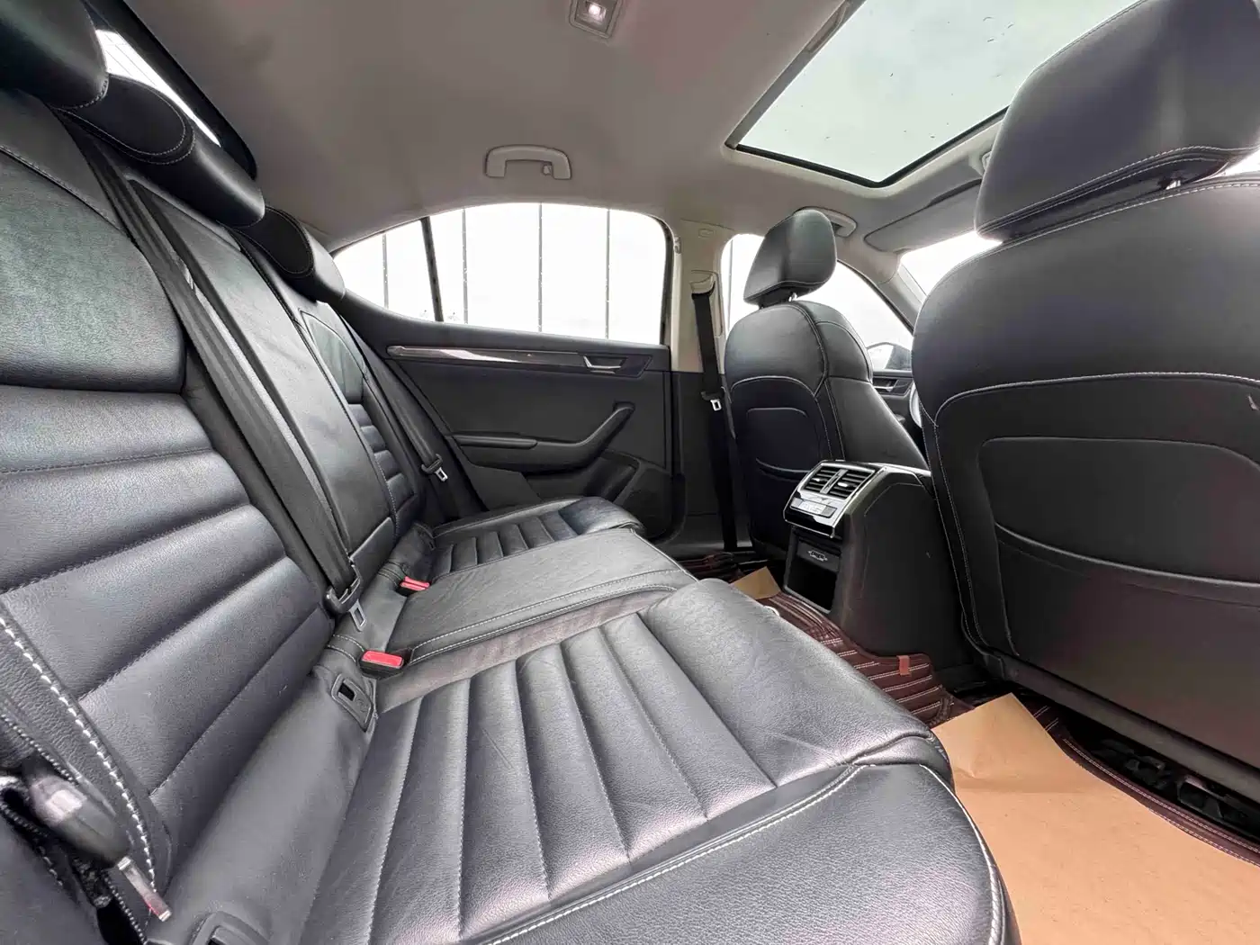 Škoda Superb 2018 TSI330 DSG Luxury Edition China V фото 7