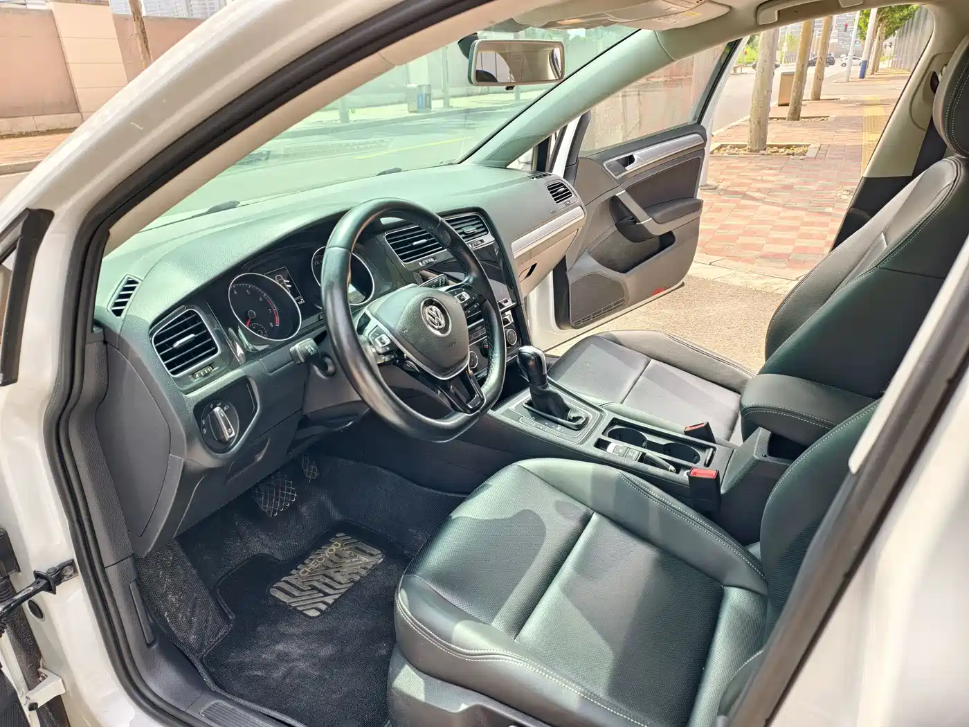 Volkswagen Golf 2020 200TSI DSG Comfort фото 15