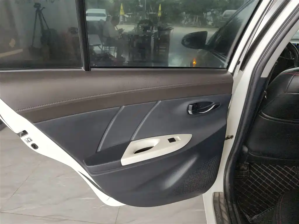 Toyota YARiS L Zhi Xuan 2015 1.5G Manual Sunroof Special Edition фото 22