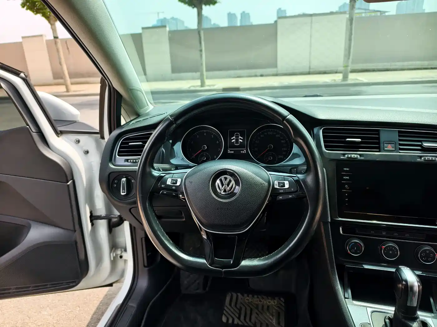 Volkswagen Golf 2020 200TSI DSG Comfort фото 11