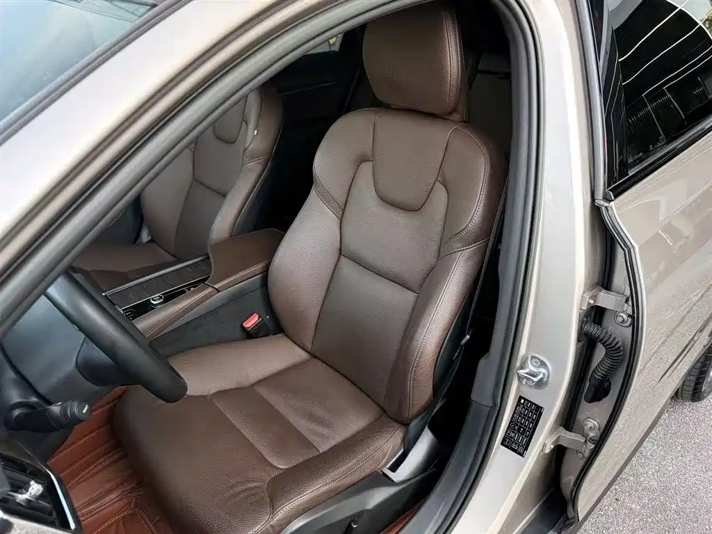 Фото 7 - Volvo V90