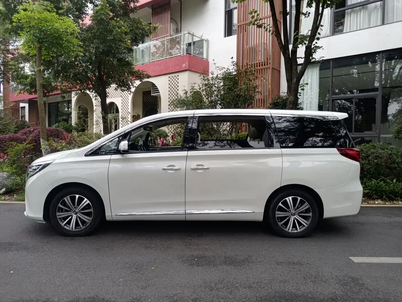 GAC Trumpchi Trumpchi M8 2018 320T Premium Edition фото 3