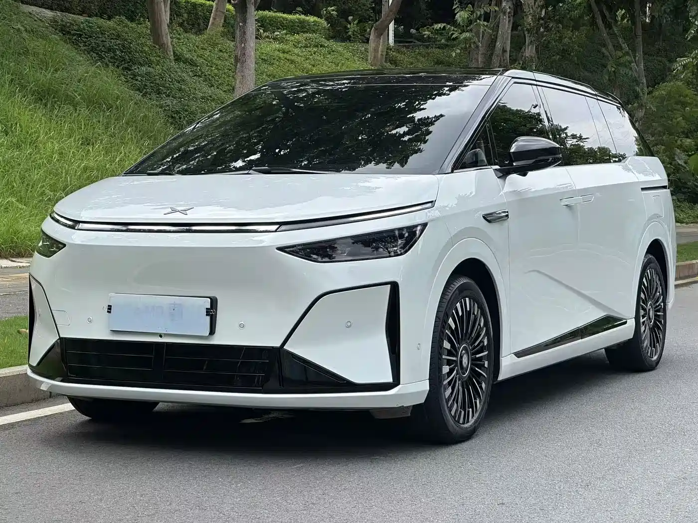 XPeng X9 2025 Extended Range Edition
