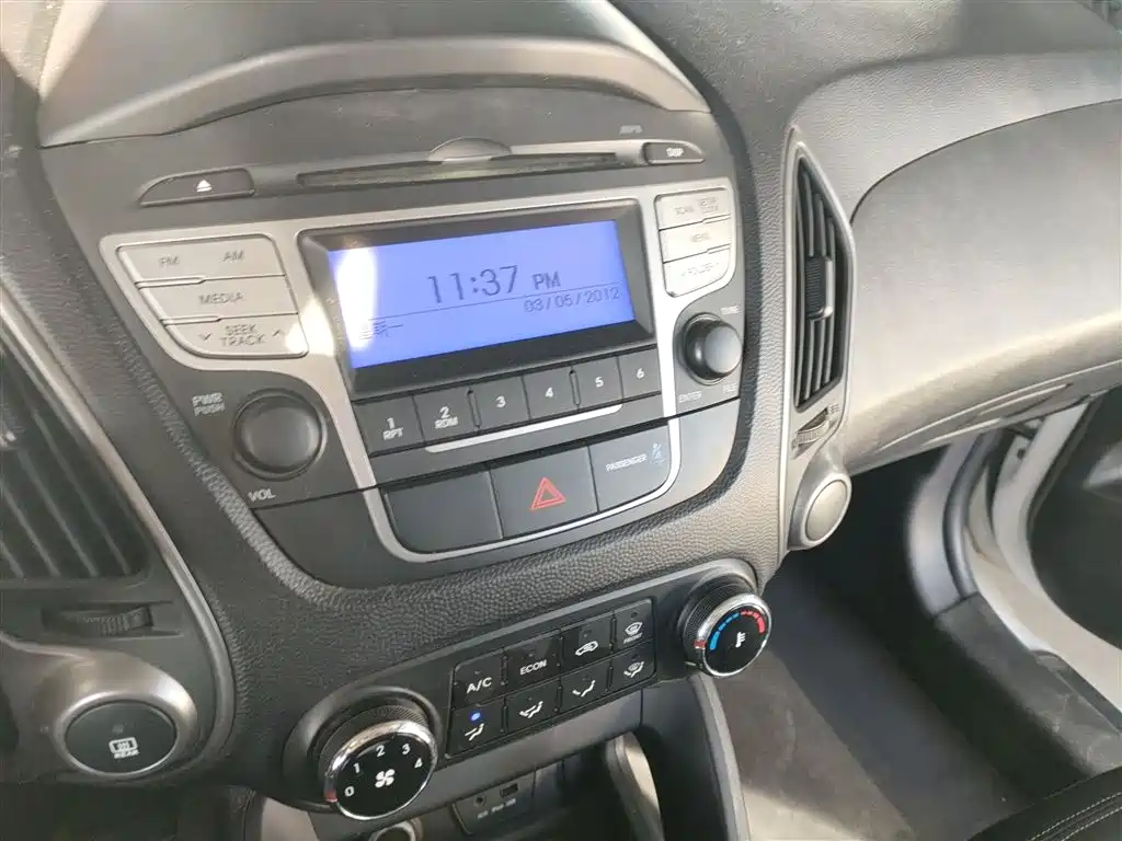 Hyundai Beijing Hyundai ix35 2015 2.0L Automatic 2WD Comfort China V фото 13