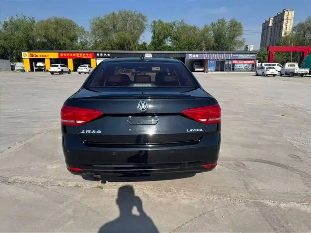 Volkswagen Lavida 2015 1.6L Manual Trend Edition фото 8