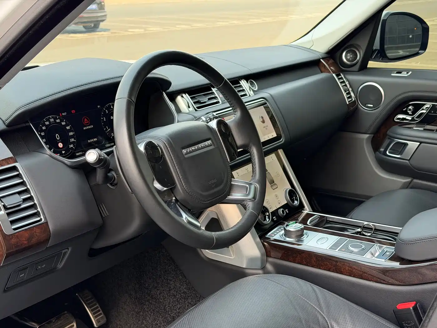 Land Rover Range Rover 2020 3.0 L6 Heritage Edition фото 5