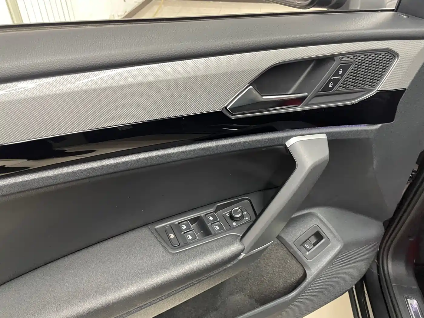 Volkswagen Tayron 2022 280TSI 2WD Luxury Smart Connect Edition фото 16