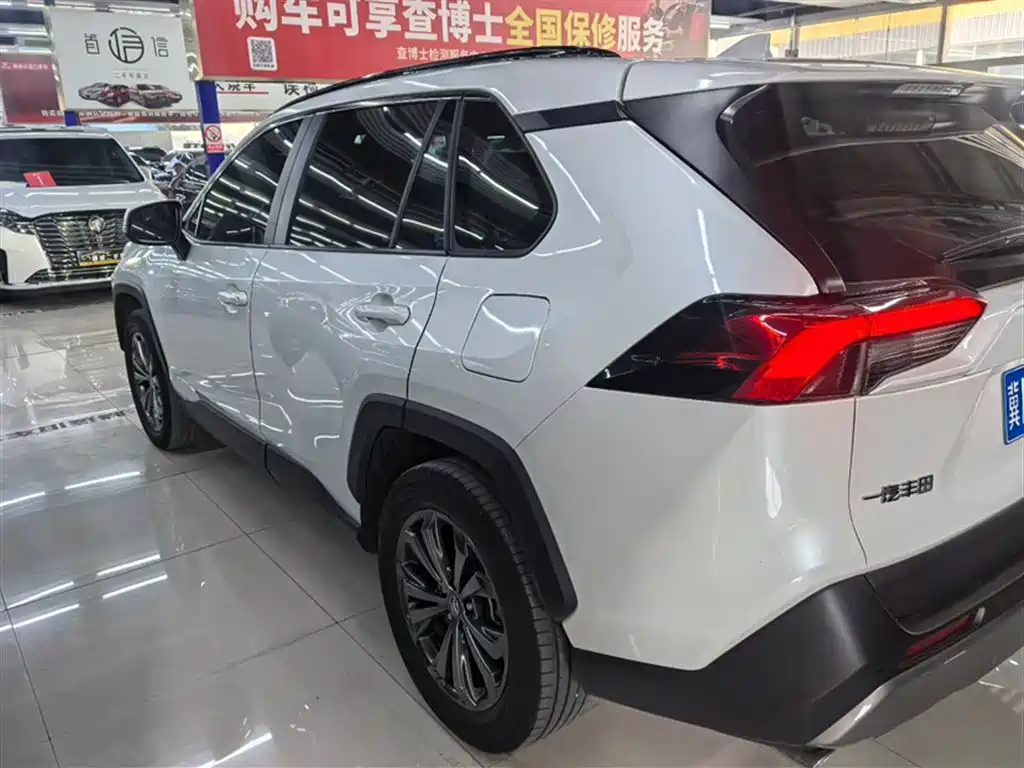Toyota RAV4 Rongfang 2023 2.0L CVT FWD Style Plus Edition фото 8