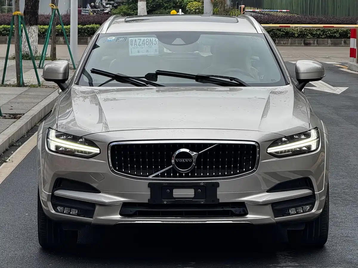 Фото 3 - Volvo V90