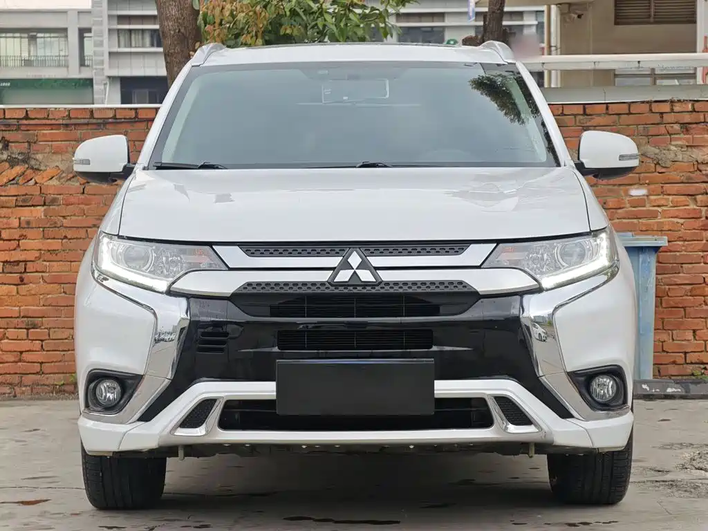 صورة 24 - Mitsubishi Outlander