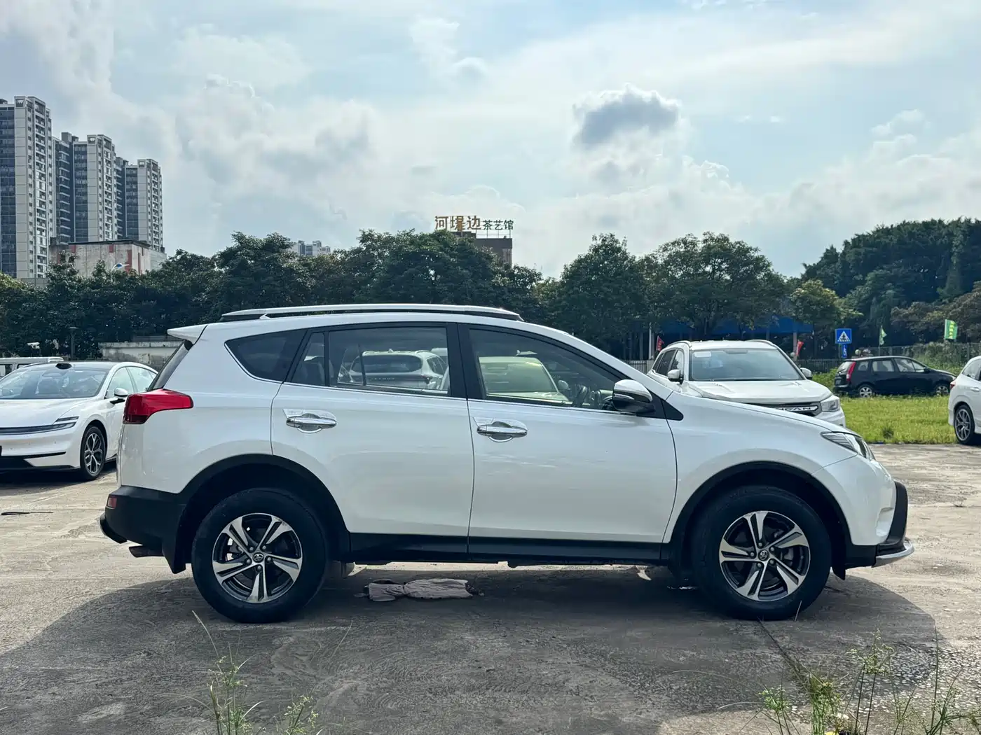 Toyota RAV4 Rongfang 2015 2.0L CVT 2WD Trend Edition фото 12