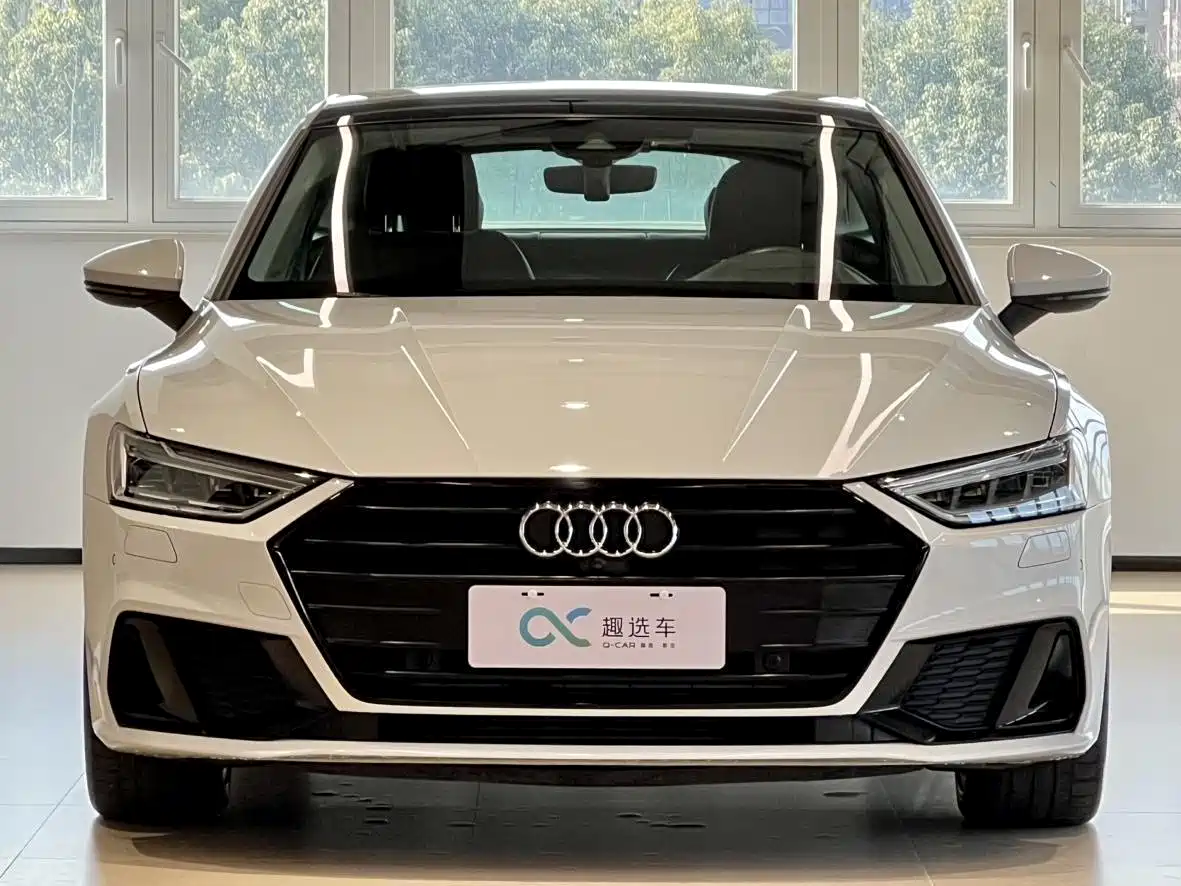 Audi A7 2023 Model 45 TFSI Premium Selection Edition фото 2