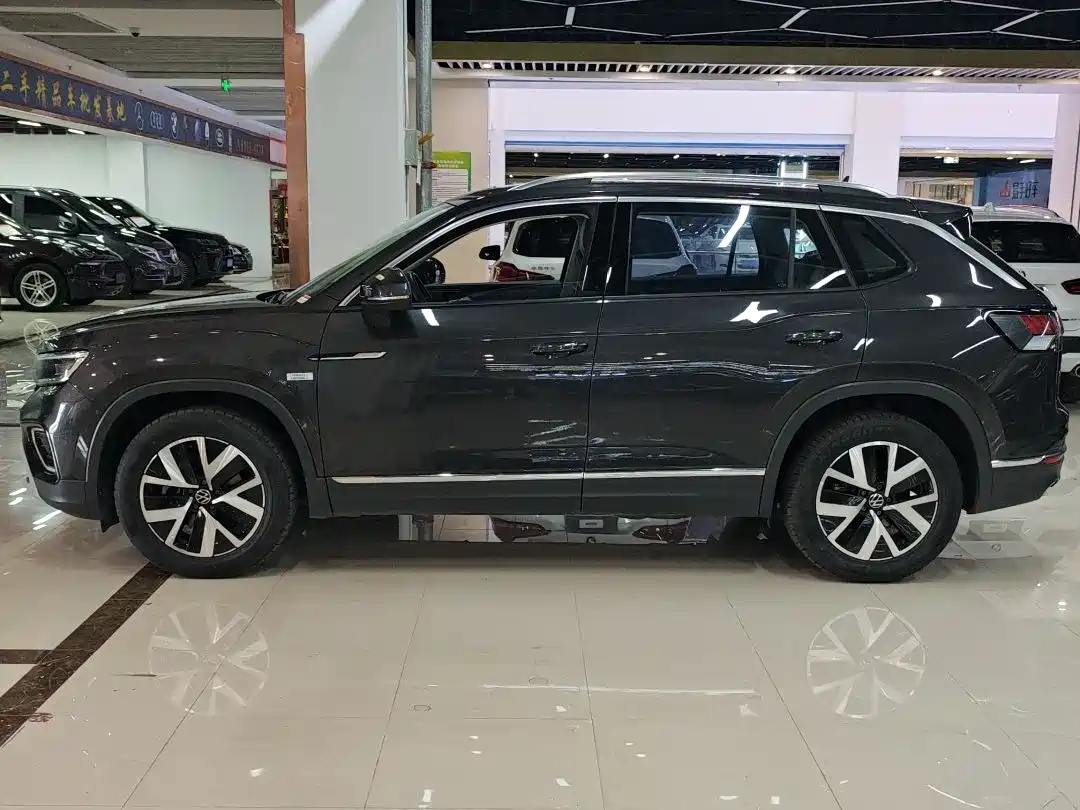 Volkswagen Tayron 2023 330TSI 2WD Luxury Plus Advanced Edition фото 3
