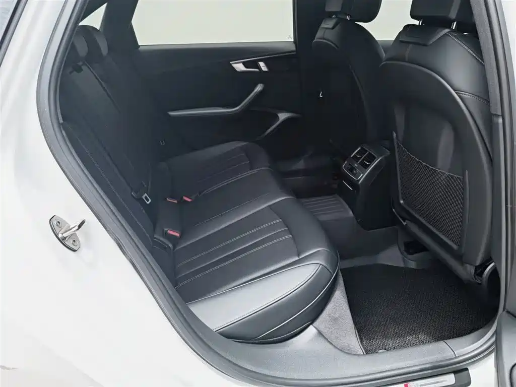 Audi A4L 2024 40 TFSI Luxury Dynamic фото 27