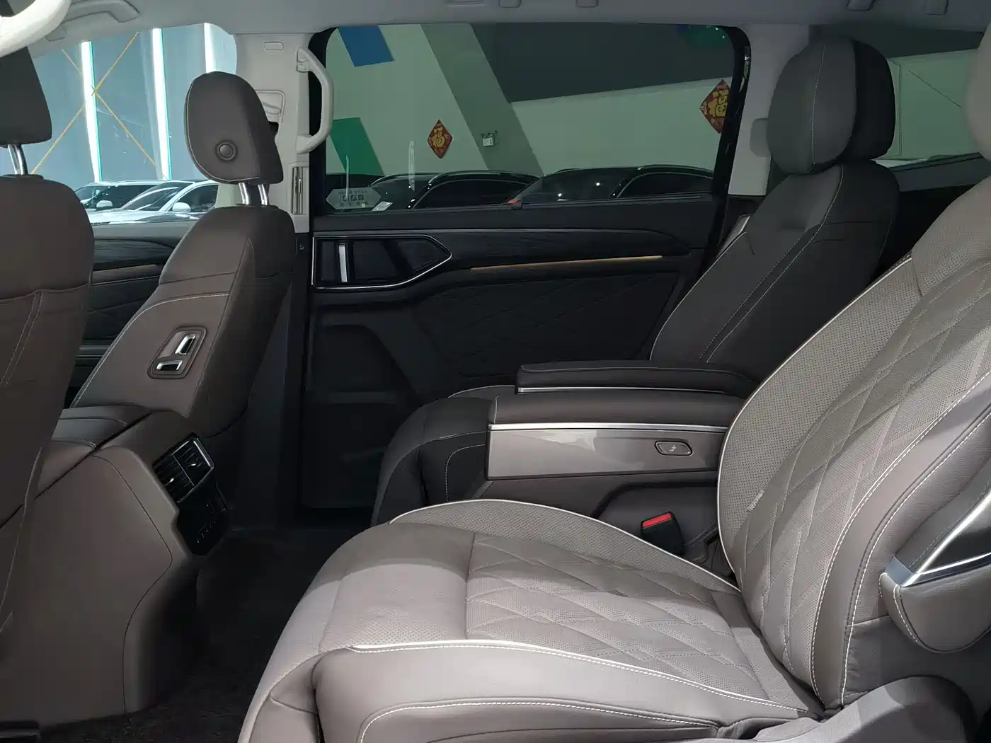 Volkswagen Viloran 2023 380TSI Premium Edition фото 8