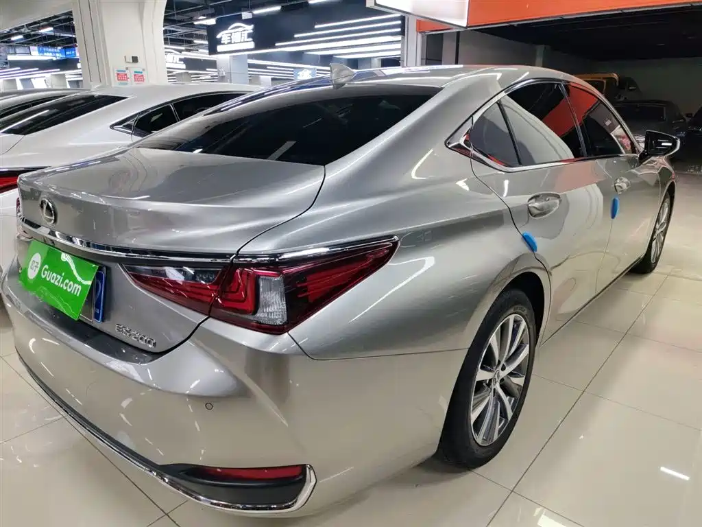 Lexus ES 2020 200 Excellence фото 7
