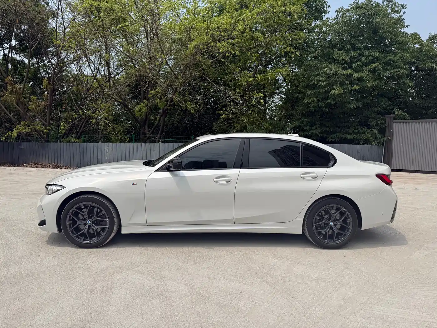 BMW 3 Series 2025 330Li M Sport Night Edition фото 3