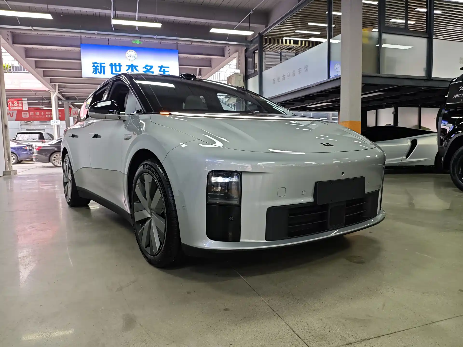 Фото 3 - Li Auto i6
