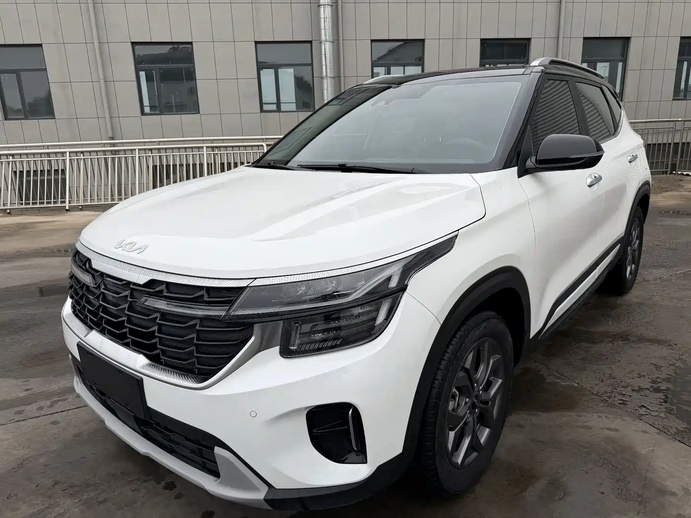 Kia Seltos 2023 1.5L CVT Luxury Edition фото 3
