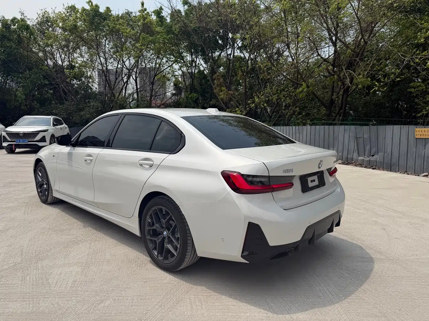 BMW 3 Series 2025 330Li M Sport Night Edition фото 9