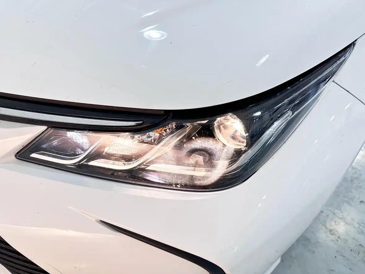 Toyota Corolla 2021 Hybrid 1.8L E-CVT Pioneer Edition фото 17