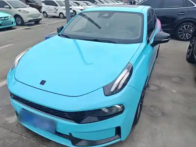 Lynk & Co 03