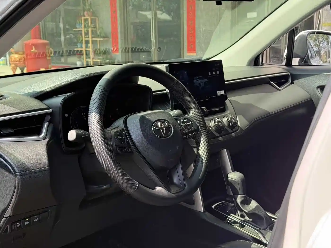 Toyota Corolla Cross 2024 Model 2.0L Pioneer Edition фото 9