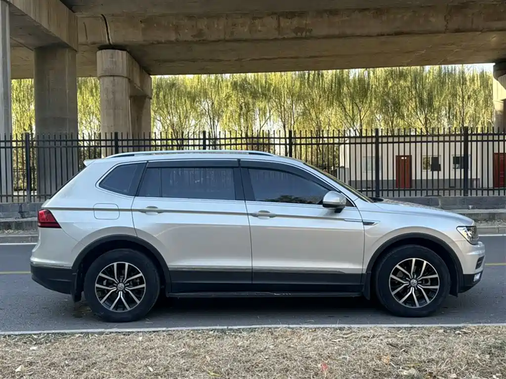 Volkswagen Tiguan L 2018 Facelift 330TSI Automatic 2WD Luxury Edition фото 30