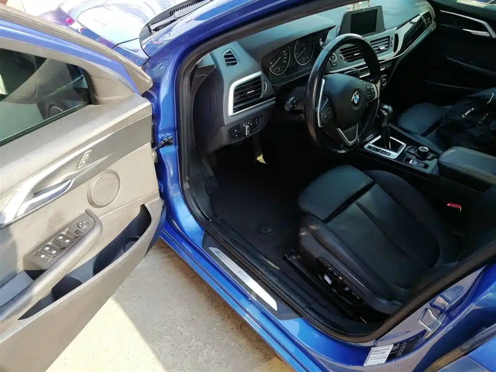 BMW 1 Series 2017 118i Sport фото 13