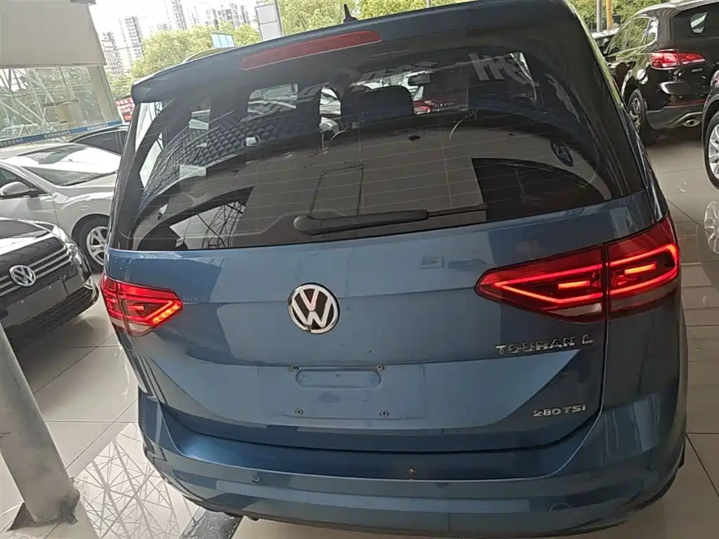Volkswagen Touran 2018 Touran L 280TSI DSG Comfort 7-seater China V фото 6