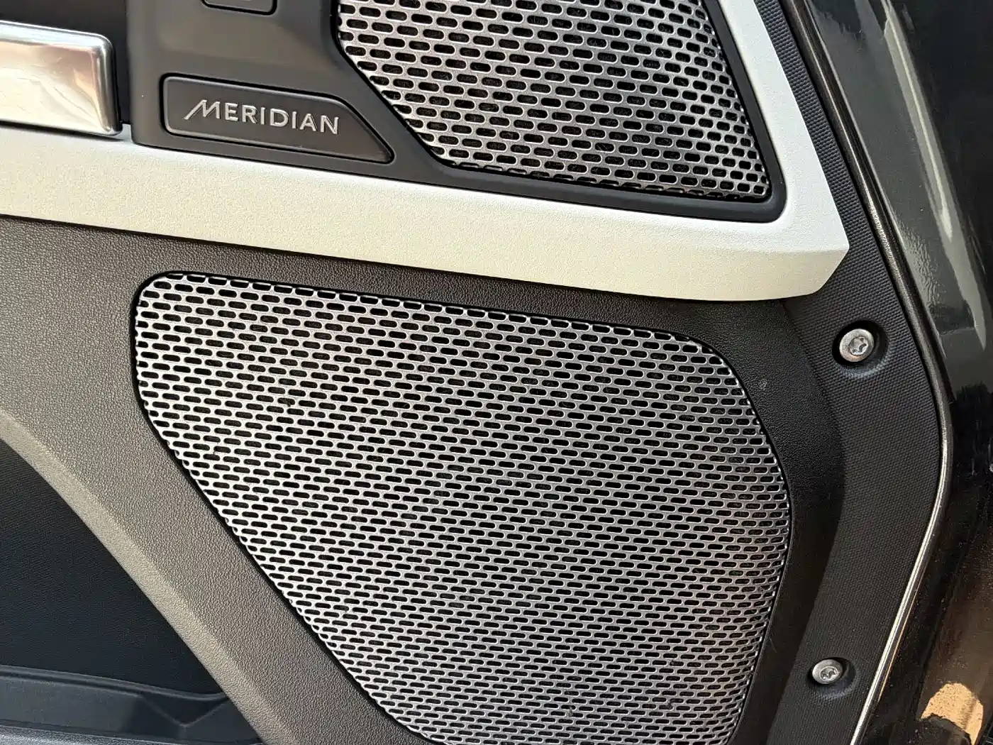 Land Rover Defender 2022 110 P400 X-DYNAMIC HSE фото 12