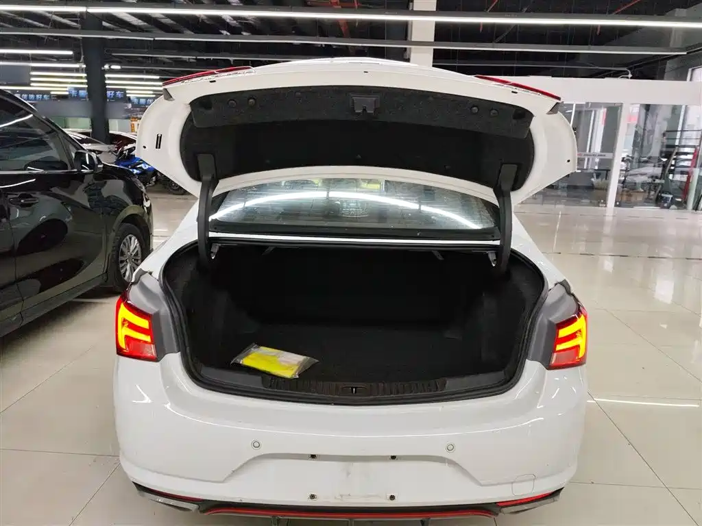 Buick Verano 2019 Sedan 15S Auto Leading фото 16