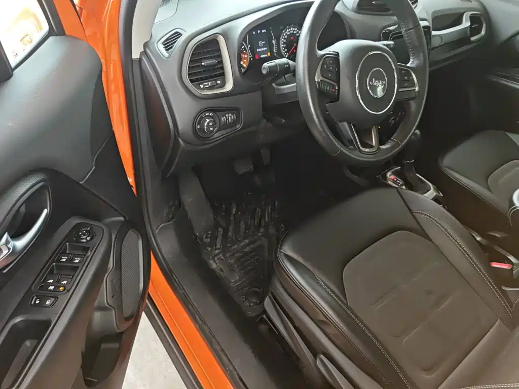 صورة 14 - Jeep Renegade