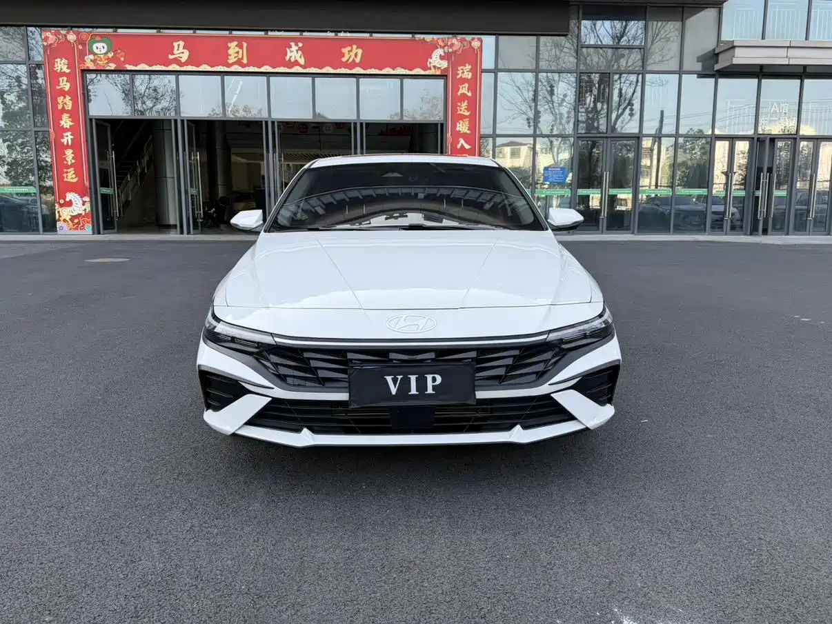 Hyundai Elantra 2023 Model 1.5L CVT LUX Premium Edition фото 5