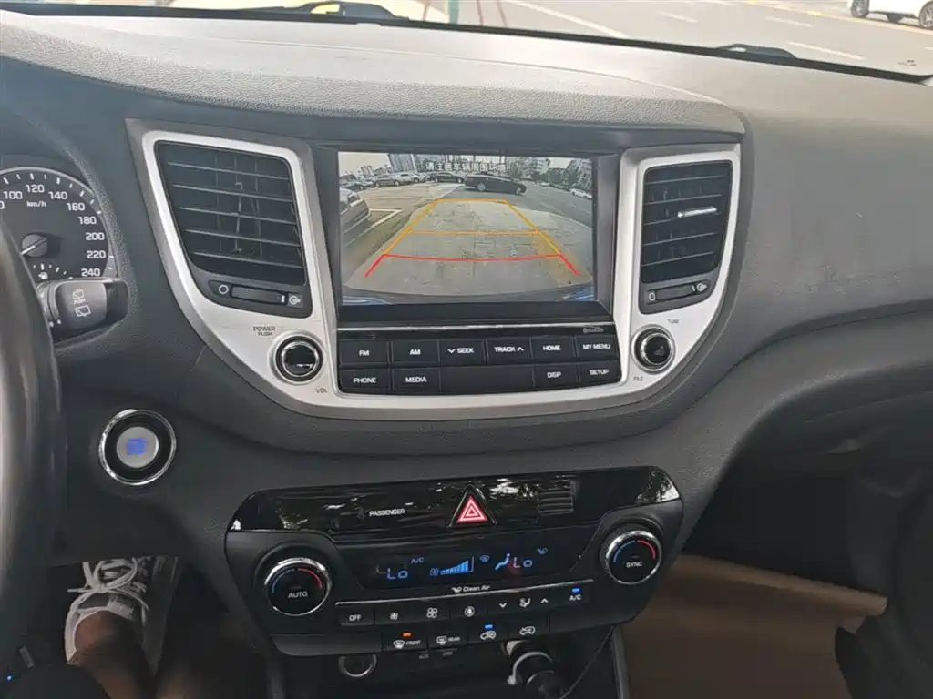 HYUNDAI TUCSON